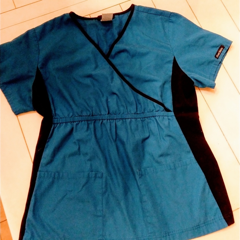 Cherokee scrub top